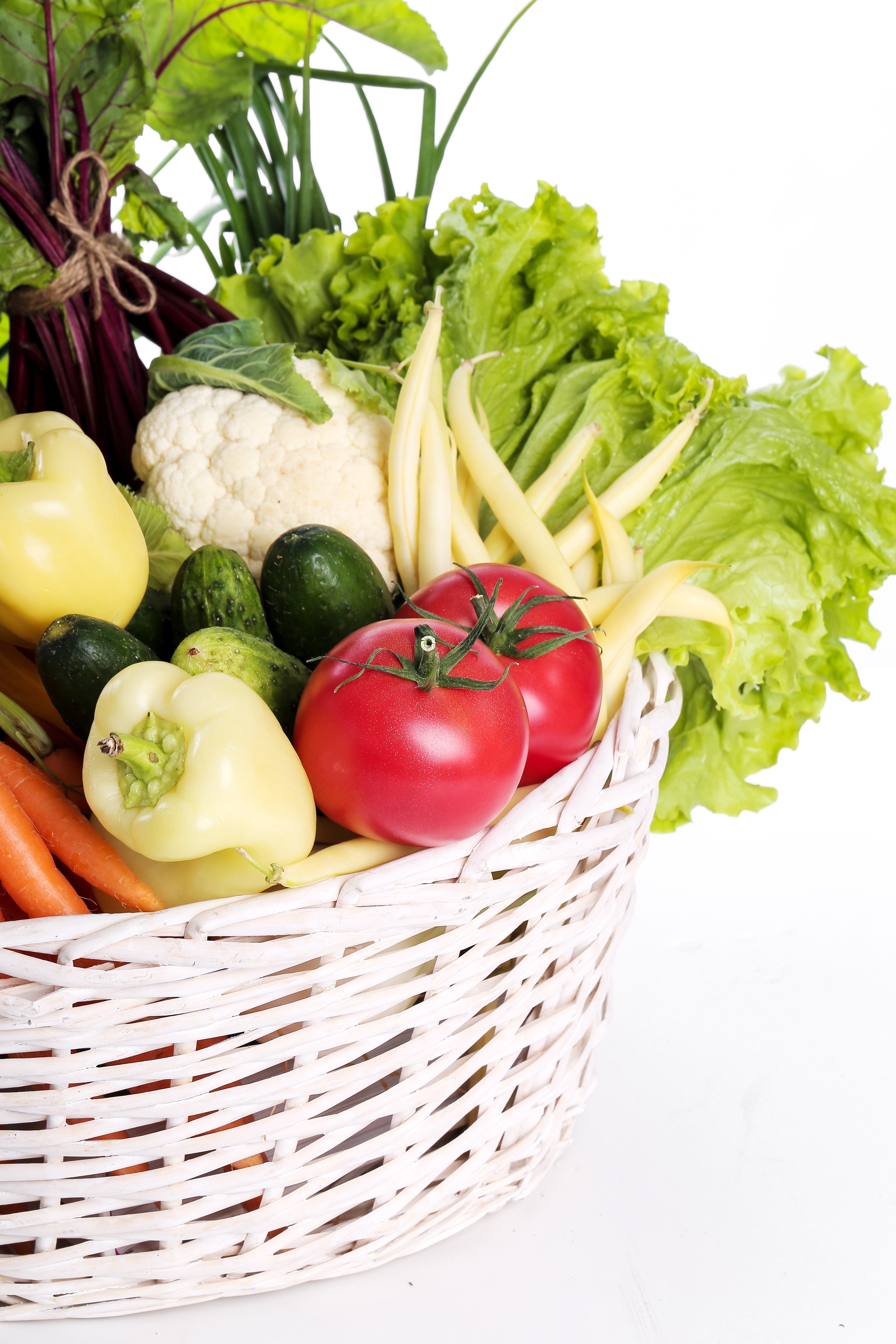 Billede af forskellige grøntsager i en kurv. Billede: Colourbox